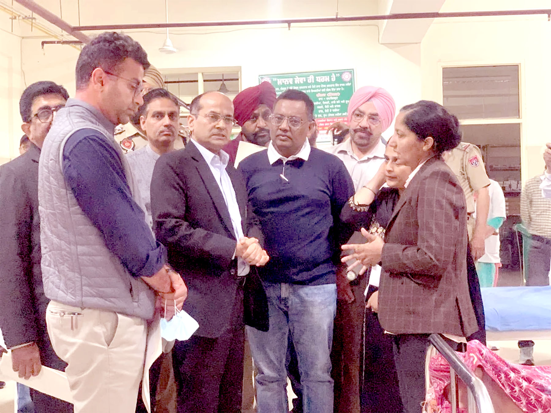 संगरूर सिविल अस्पताल में सामान्य सलाइन चढ़ाने से 15 महिला मरीजों की तबीयत बिगड़ी